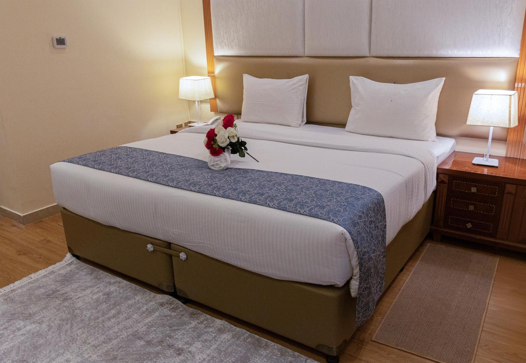 Vendome Plaza Hotel Dubai Eksteriør billede