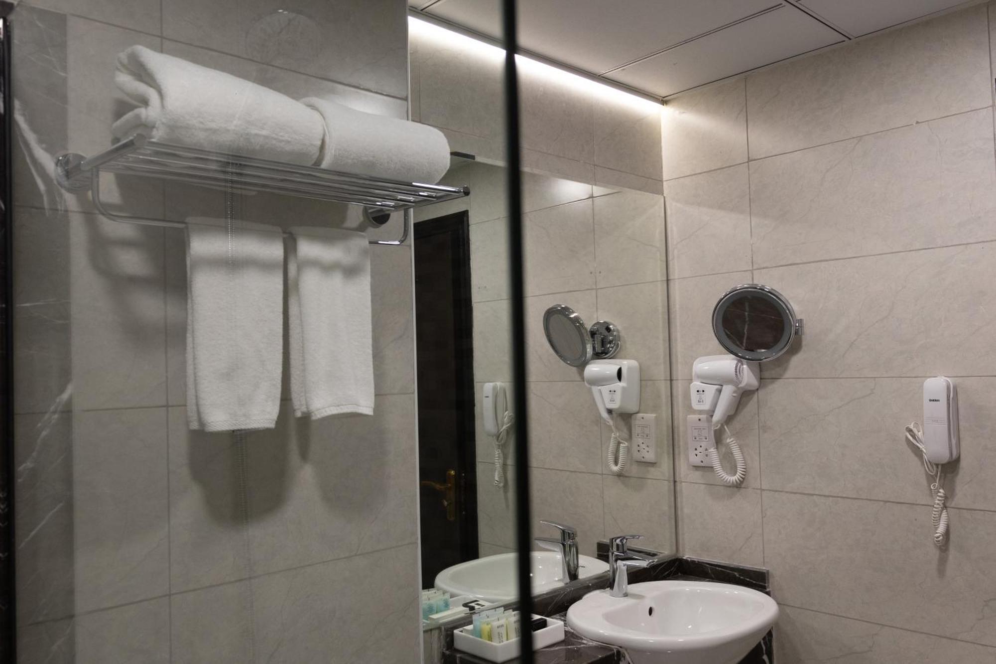 Vendome Plaza Hotel Dubai Eksteriør billede