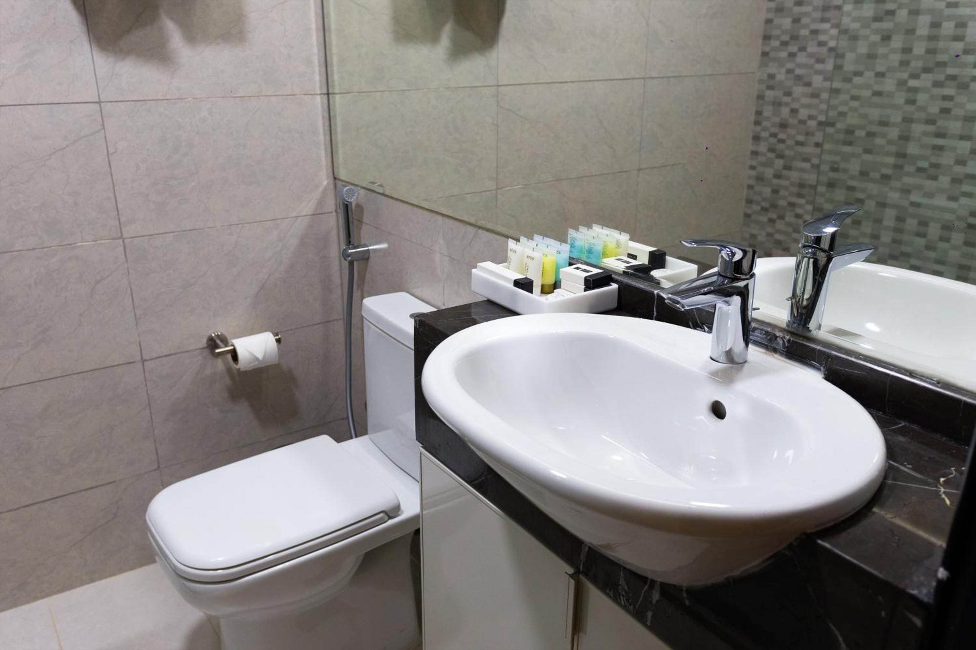 Vendome Plaza Hotel Dubai Eksteriør billede